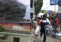 Incendio en fábrica de colchones Acolchado Todo Hogar en SDE; Delincuentes la saquean; Vídeo