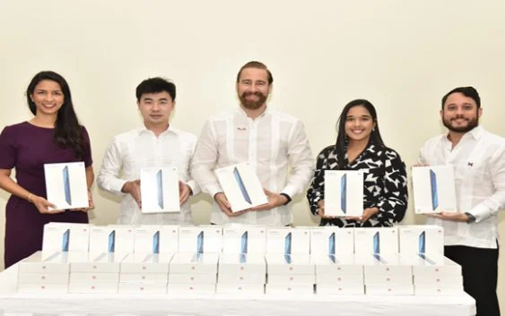 Index y Huawei firman acuerdo para capacitar a dominicanos residentes en el exterior