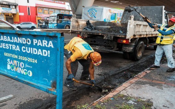 Alcaldía del Distrito Nacional despliega brigadas preventivas ante incidencia de vaguada