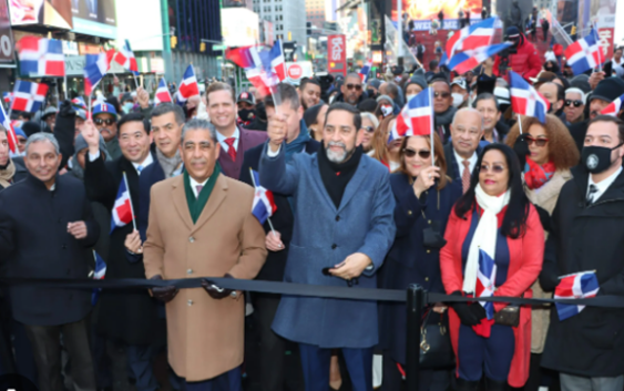 Votar contra Adriano Espaillat: «Es una Momia de Guanajuato, machista, estúpido, ignorante, torpe, inepto, arrogante y prepotente»; Vídeo